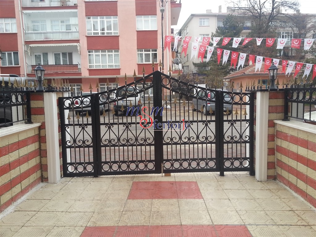 084 FERFORJE KANATLI BAHÇE GİRİŞ KAPISI